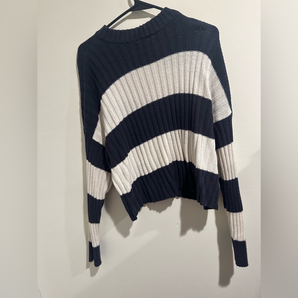 American eagle Large crop top sweater